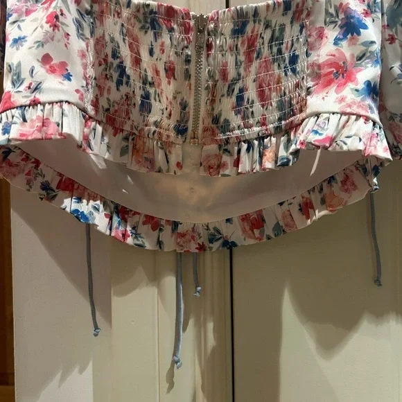 ๐Nwot FOR LOVE & LEMONS Juliet XXS white floral crop silky top - Picture 9 of 16
